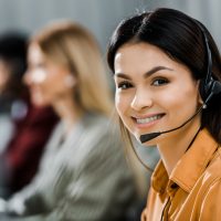 telefoniczna obsługa klienta przez pracowniczkę call center